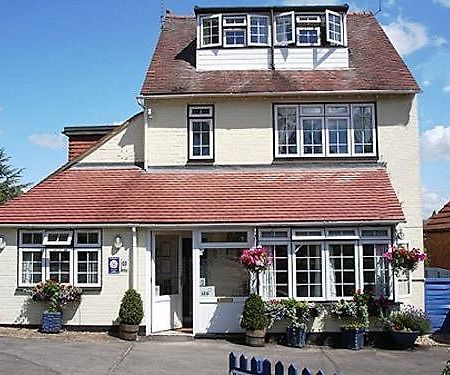 Penryn Guest House, Ensuite Rooms, Free Parking And Free Wifi Стратфорд на Ейвън Екстериор снимка