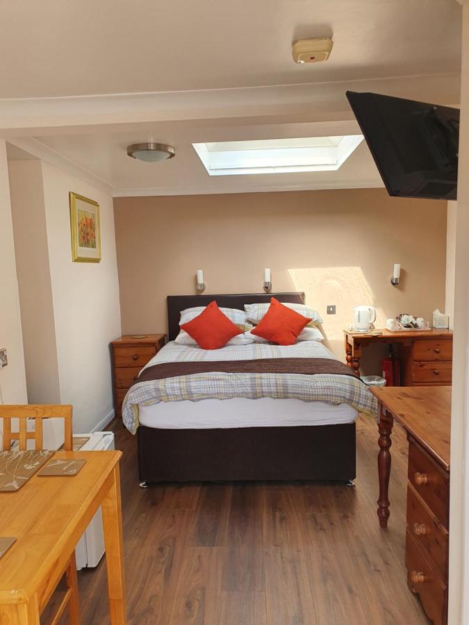 Penryn Guest House, Ensuite Rooms, Free Parking And Free Wifi Стратфорд на Ейвън Екстериор снимка