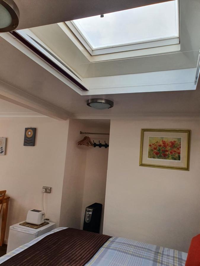Penryn Guest House, Ensuite Rooms, Free Parking And Free Wifi Стратфорд на Ейвън Екстериор снимка
