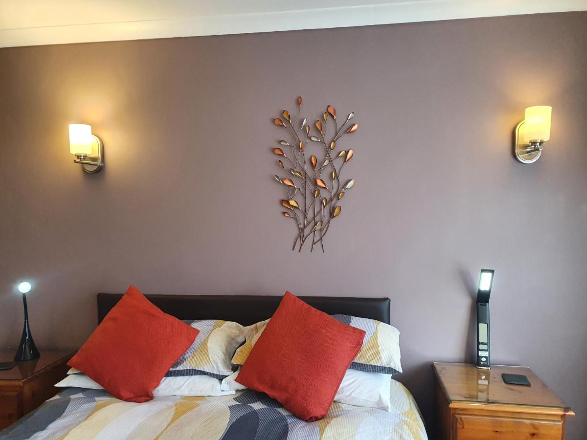 Penryn Guest House, Ensuite Rooms, Free Parking And Free Wifi Стратфорд на Ейвън Екстериор снимка