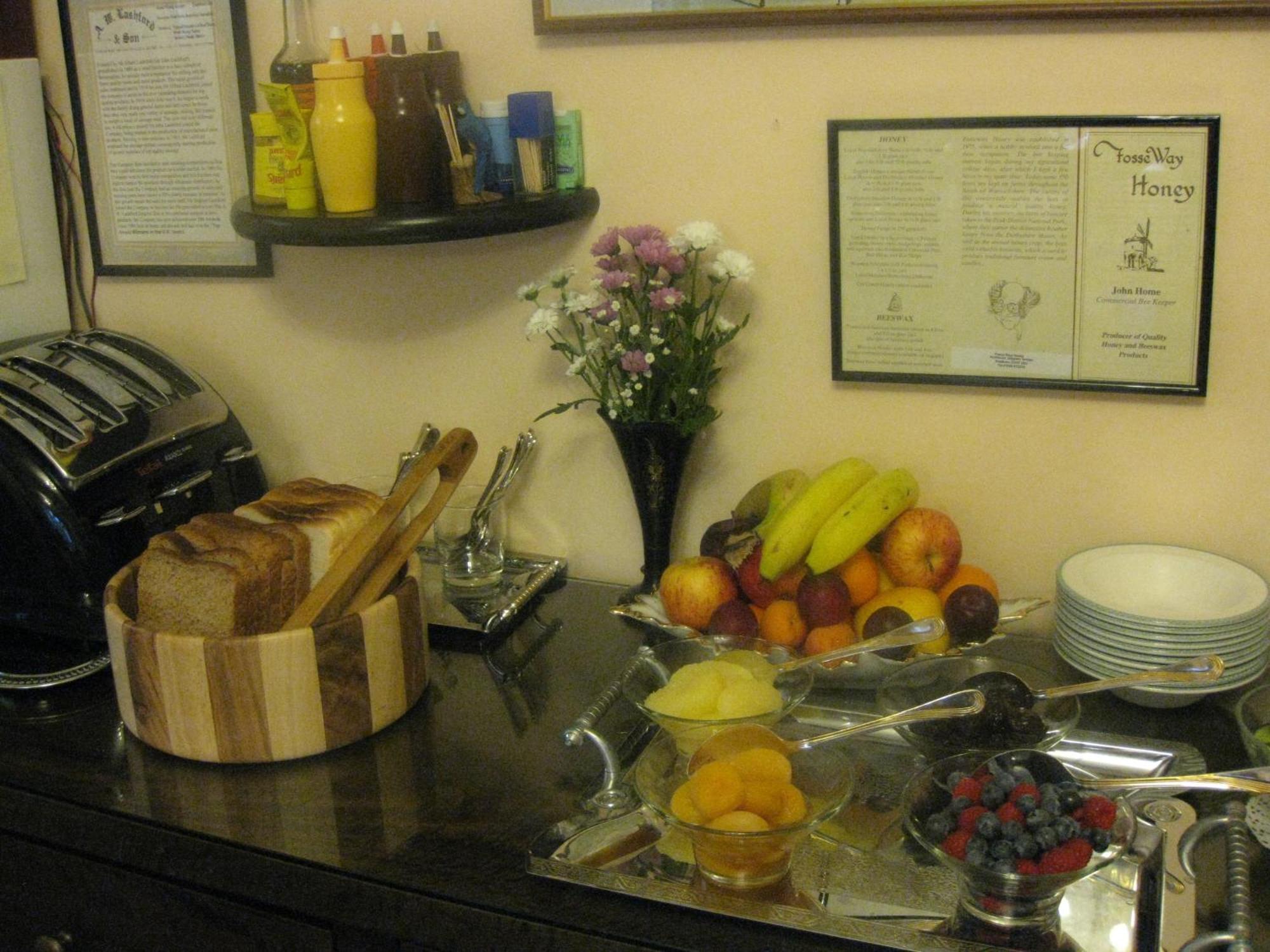 Penryn Guest House, Ensuite Rooms, Free Parking And Free Wifi Стратфорд на Ейвън Екстериор снимка