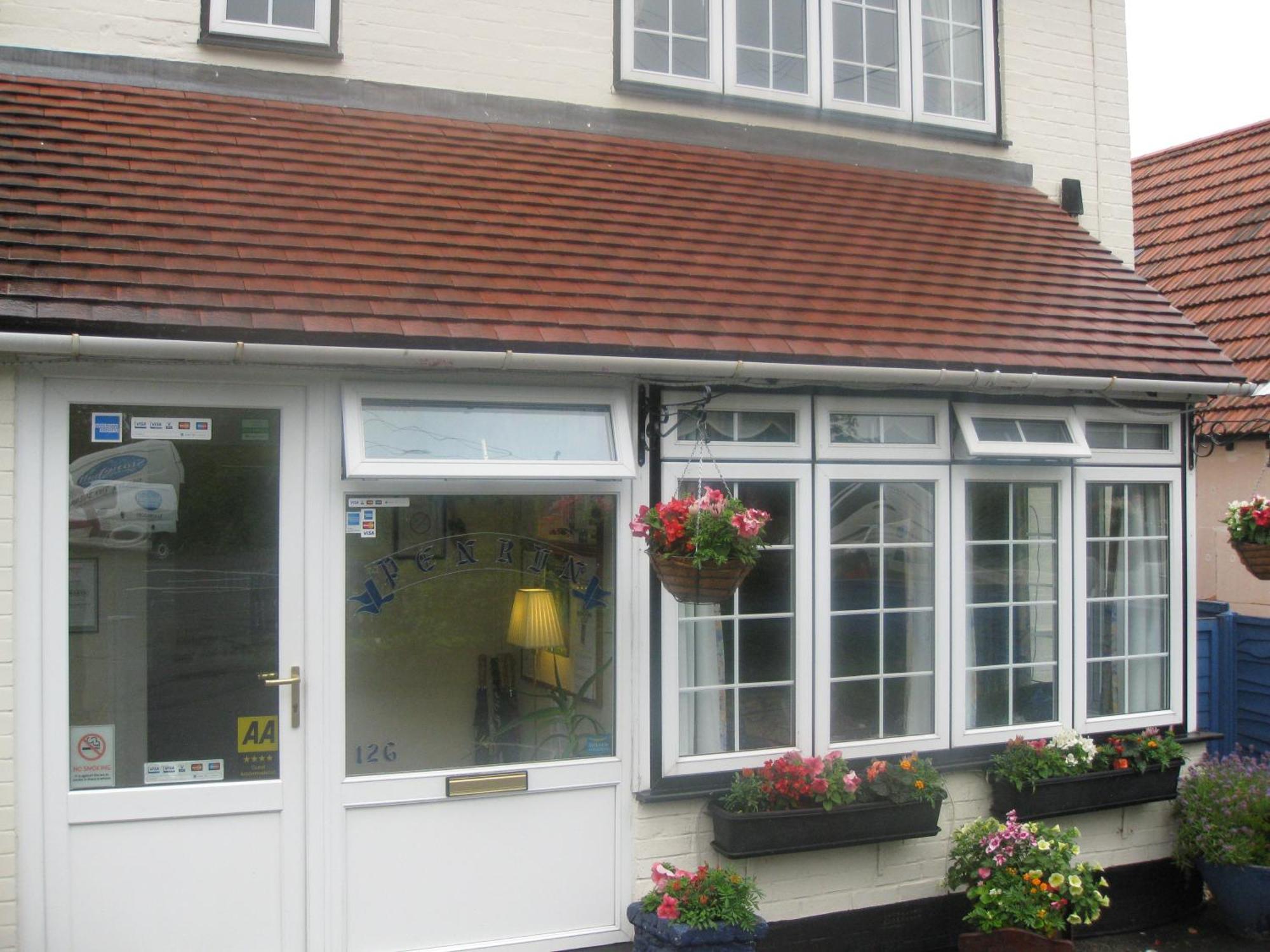Penryn Guest House, Ensuite Rooms, Free Parking And Free Wifi Стратфорд на Ейвън Екстериор снимка