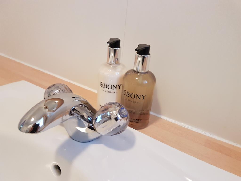 Penryn Guest House, Ensuite Rooms, Free Parking And Free Wifi Стратфорд на Ейвън Екстериор снимка