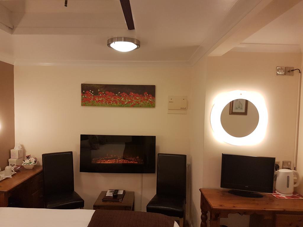 Penryn Guest House, Ensuite Rooms, Free Parking And Free Wifi Стратфорд на Ейвън Екстериор снимка