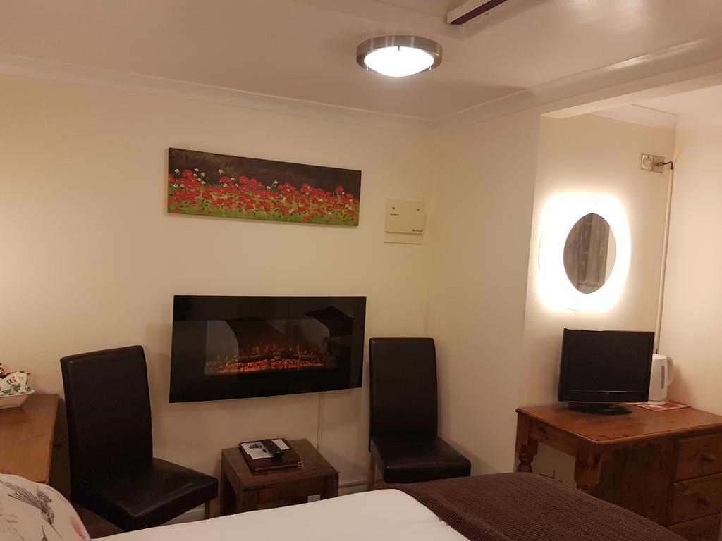 Penryn Guest House, Ensuite Rooms, Free Parking And Free Wifi Стратфорд на Ейвън Екстериор снимка