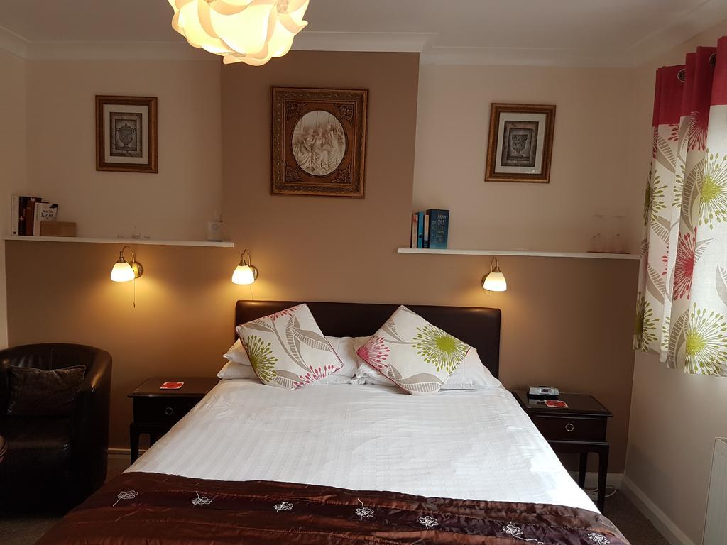 Penryn Guest House, Ensuite Rooms, Free Parking And Free Wifi Стратфорд на Ейвън Екстериор снимка