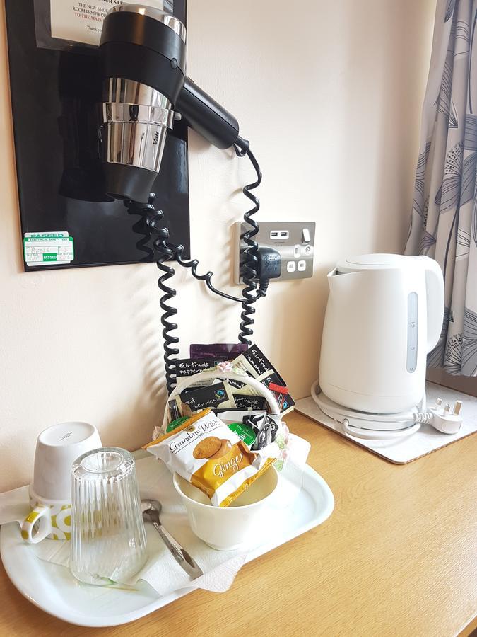 Penryn Guest House, Ensuite Rooms, Free Parking And Free Wifi Стратфорд на Ейвън Екстериор снимка