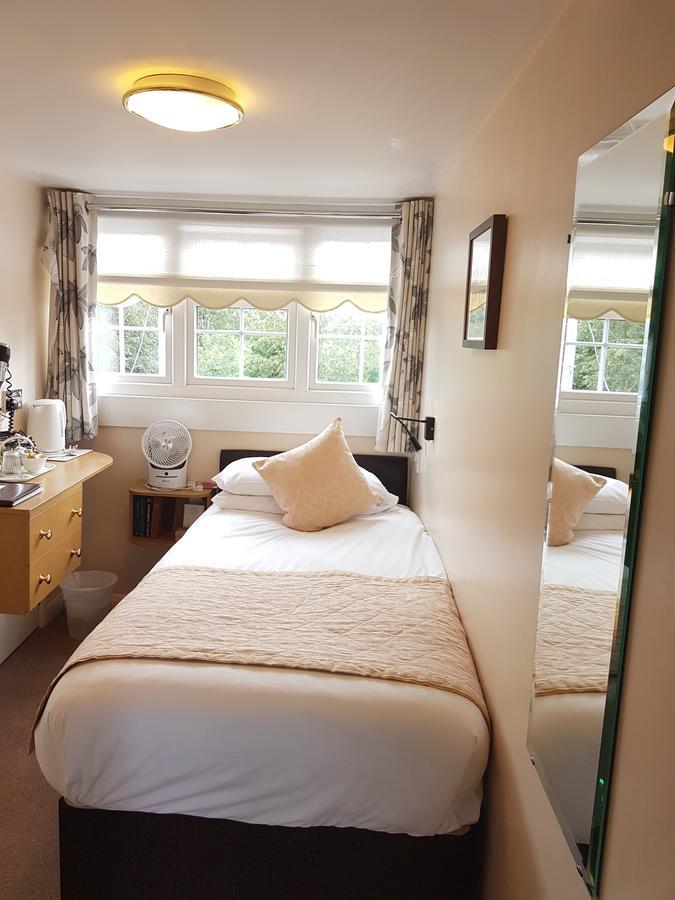 Penryn Guest House, Ensuite Rooms, Free Parking And Free Wifi Стратфорд на Ейвън Екстериор снимка