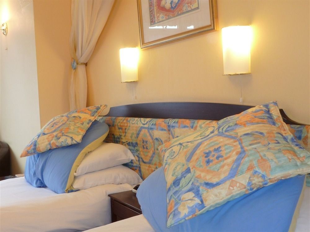 Penryn Guest House, Ensuite Rooms, Free Parking And Free Wifi Стратфорд на Ейвън Екстериор снимка