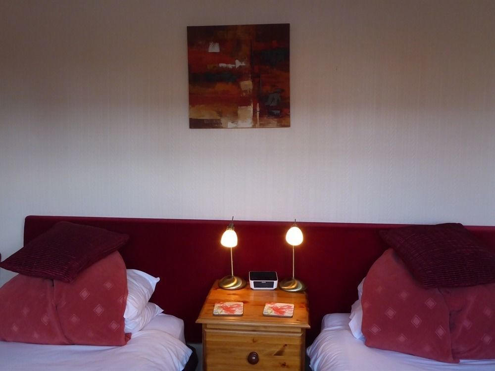 Penryn Guest House, Ensuite Rooms, Free Parking And Free Wifi Стратфорд на Ейвън Екстериор снимка