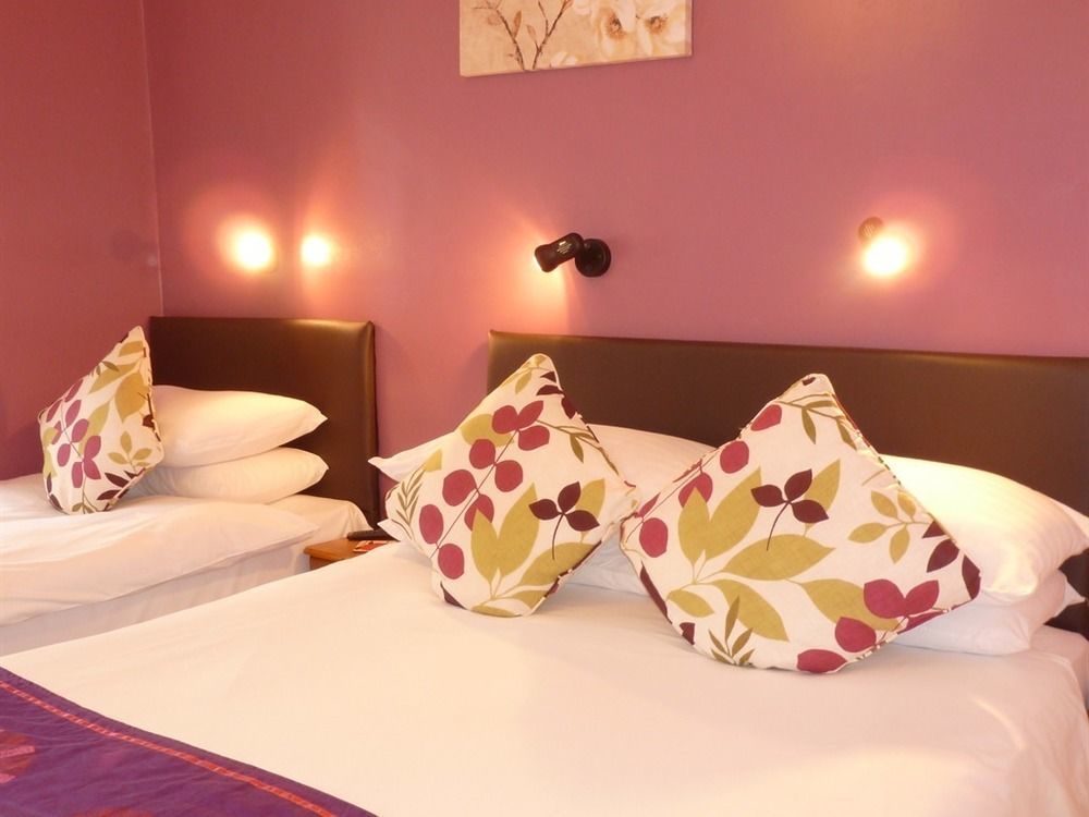 Penryn Guest House, Ensuite Rooms, Free Parking And Free Wifi Стратфорд на Ейвън Екстериор снимка
