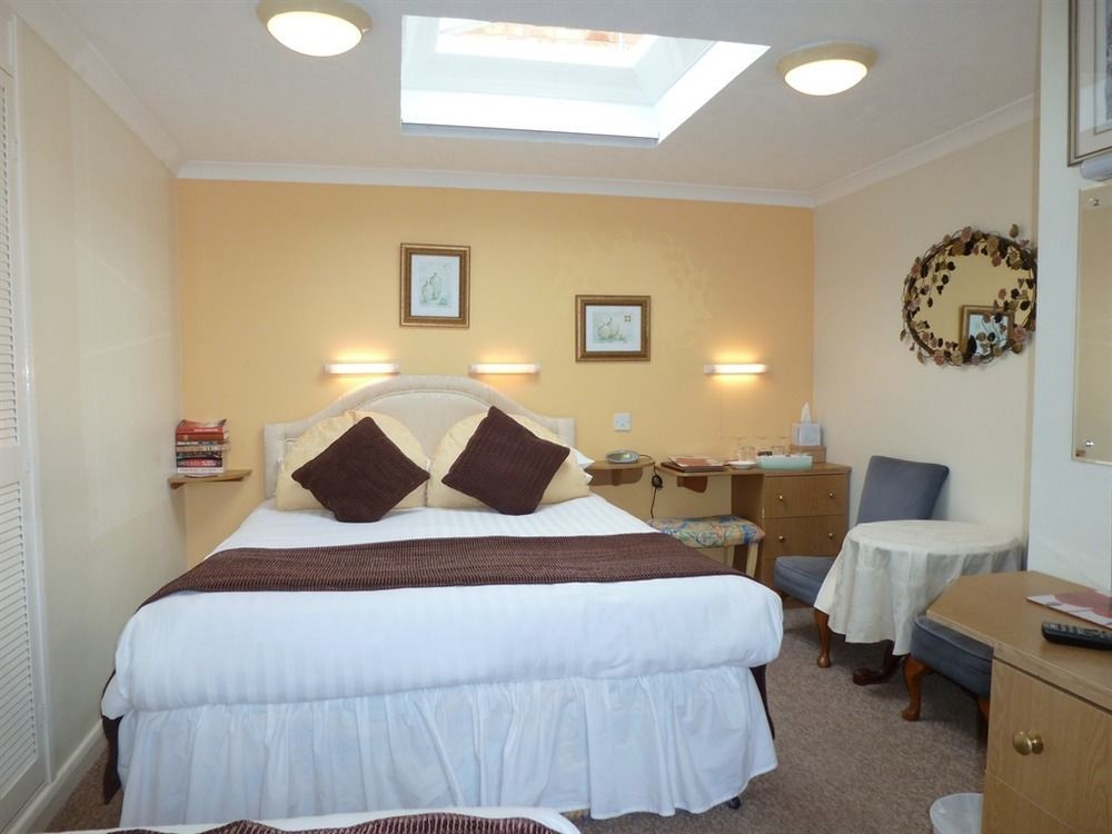 Penryn Guest House, Ensuite Rooms, Free Parking And Free Wifi Стратфорд на Ейвън Екстериор снимка
