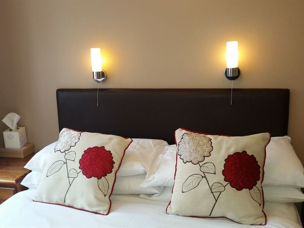 Penryn Guest House, Ensuite Rooms, Free Parking And Free Wifi Стратфорд на Ейвън Екстериор снимка