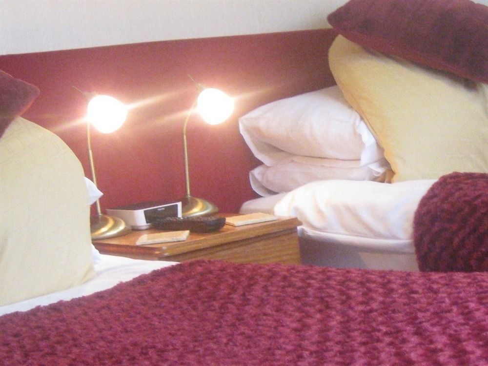Penryn Guest House, Ensuite Rooms, Free Parking And Free Wifi Стратфорд на Ейвън Екстериор снимка