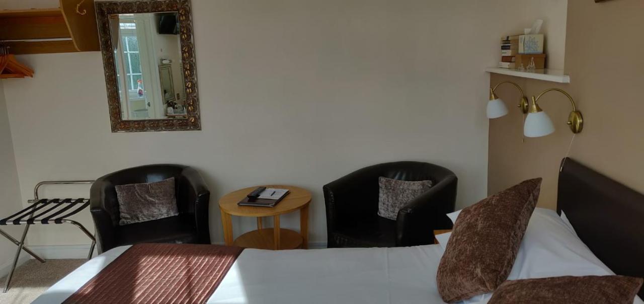 Penryn Guest House, Ensuite Rooms, Free Parking And Free Wifi Стратфорд на Ейвън Екстериор снимка