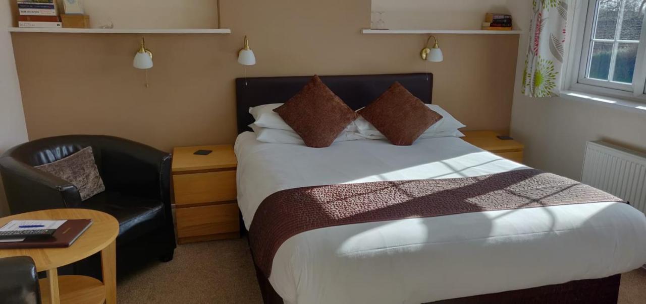 Penryn Guest House, Ensuite Rooms, Free Parking And Free Wifi Стратфорд на Ейвън Екстериор снимка