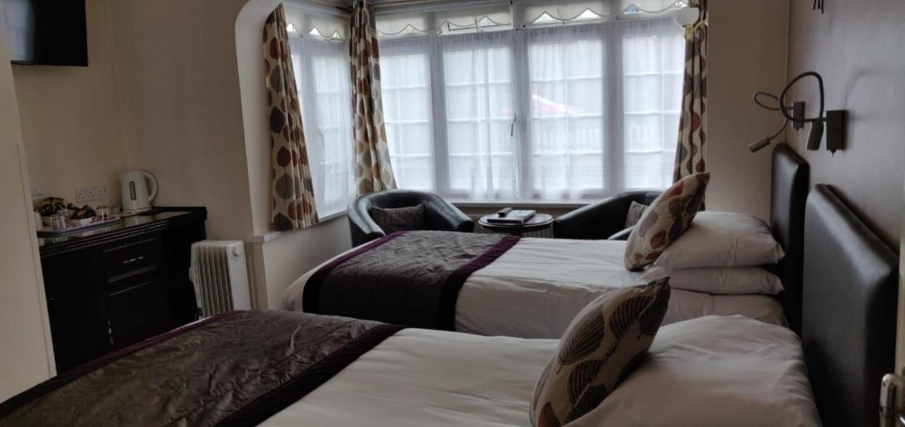 Penryn Guest House, Ensuite Rooms, Free Parking And Free Wifi Стратфорд на Ейвън Екстериор снимка