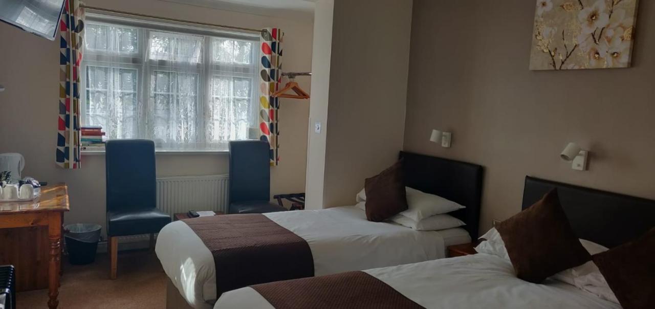 Penryn Guest House, Ensuite Rooms, Free Parking And Free Wifi Стратфорд на Ейвън Екстериор снимка