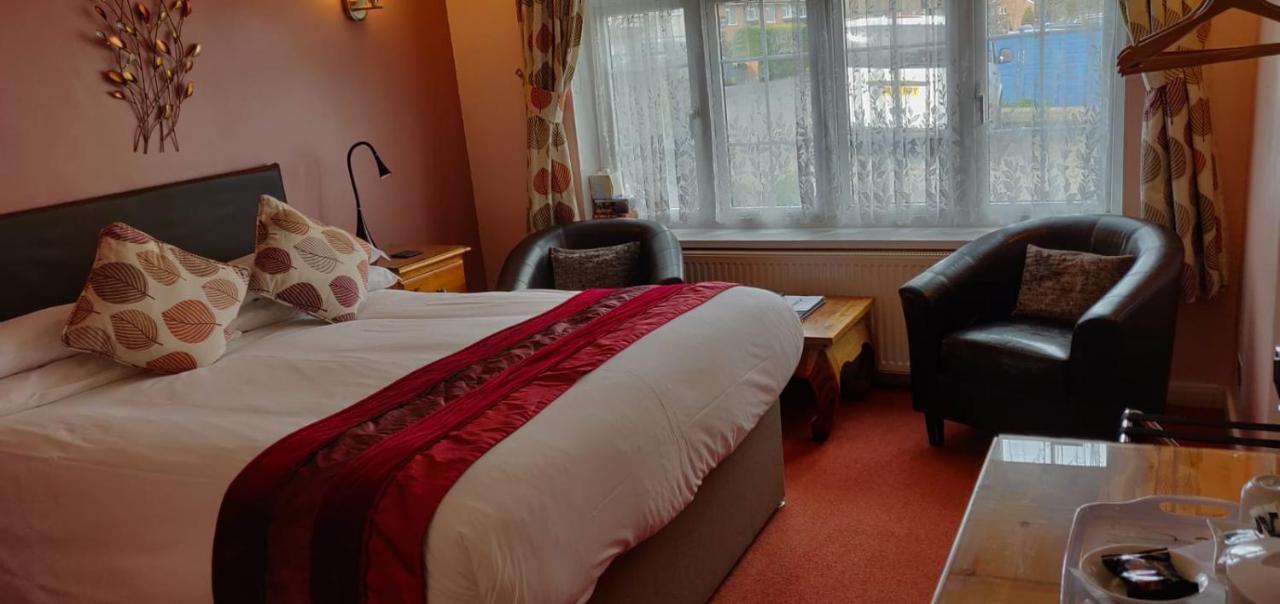 Penryn Guest House, Ensuite Rooms, Free Parking And Free Wifi Стратфорд на Ейвън Екстериор снимка